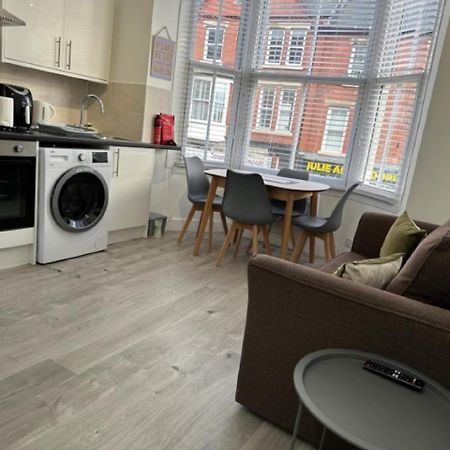 Studio Flat 2A Central Колуин Бей Екстериор снимка