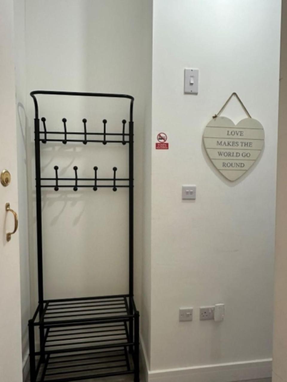 Studio Flat 2A Central Колуин Бей Екстериор снимка