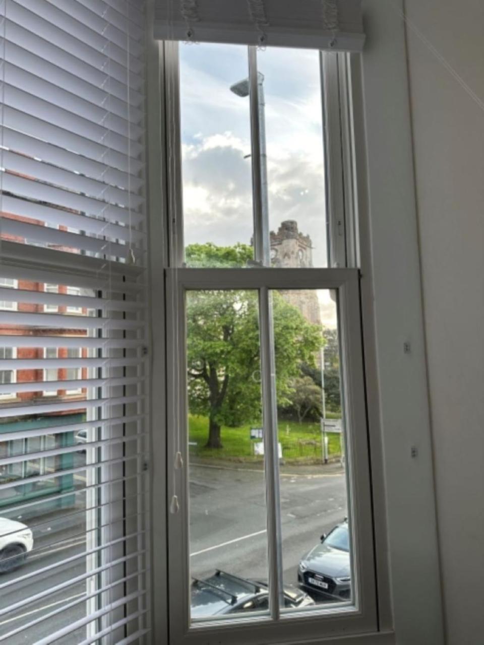 Studio Flat 2A Central Колуин Бей Екстериор снимка