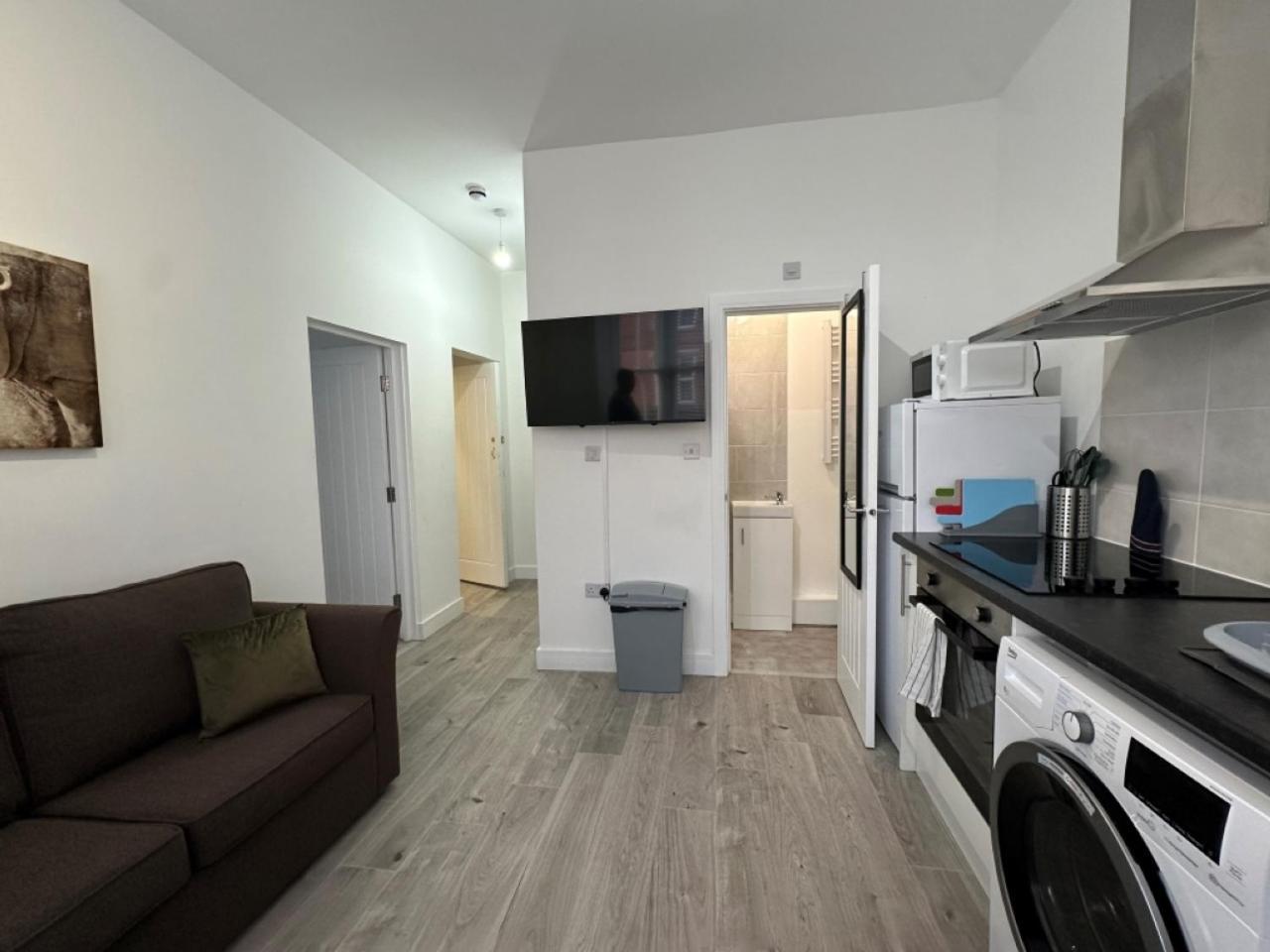 Studio Flat 2A Central Колуин Бей Екстериор снимка