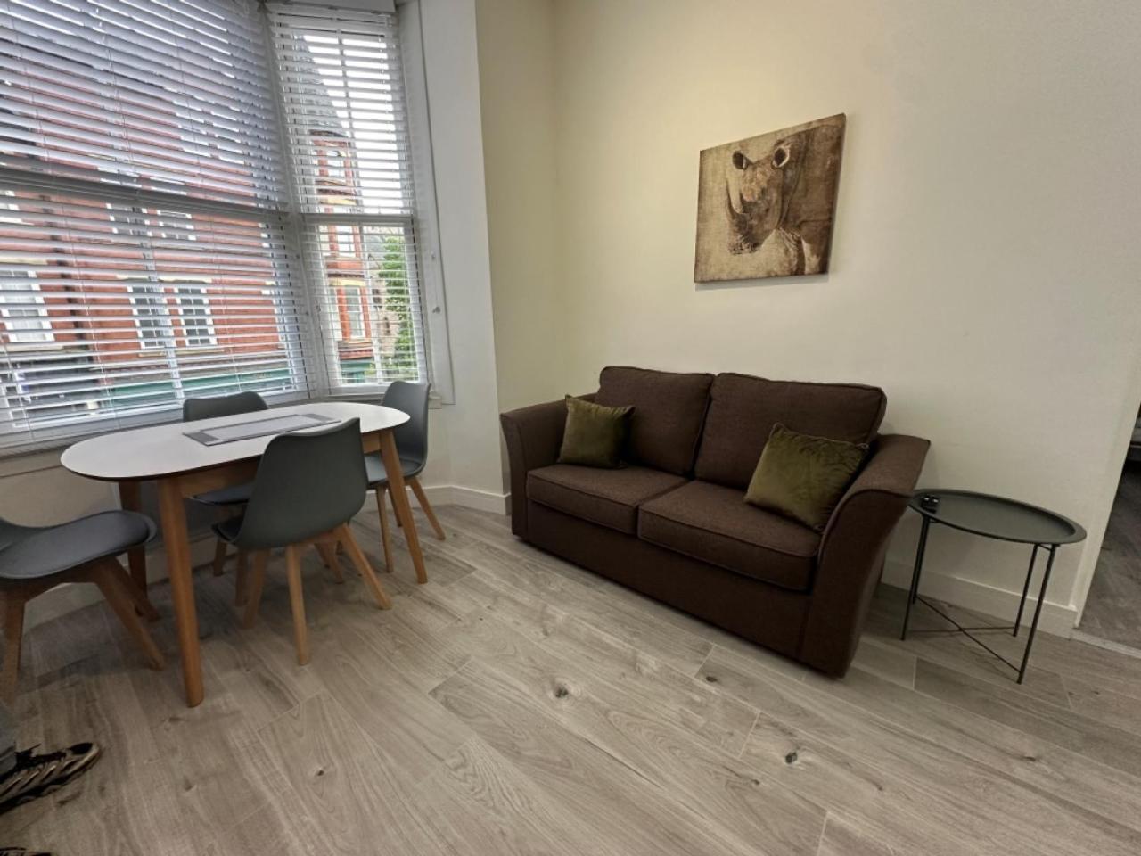 Studio Flat 2A Central Колуин Бей Екстериор снимка